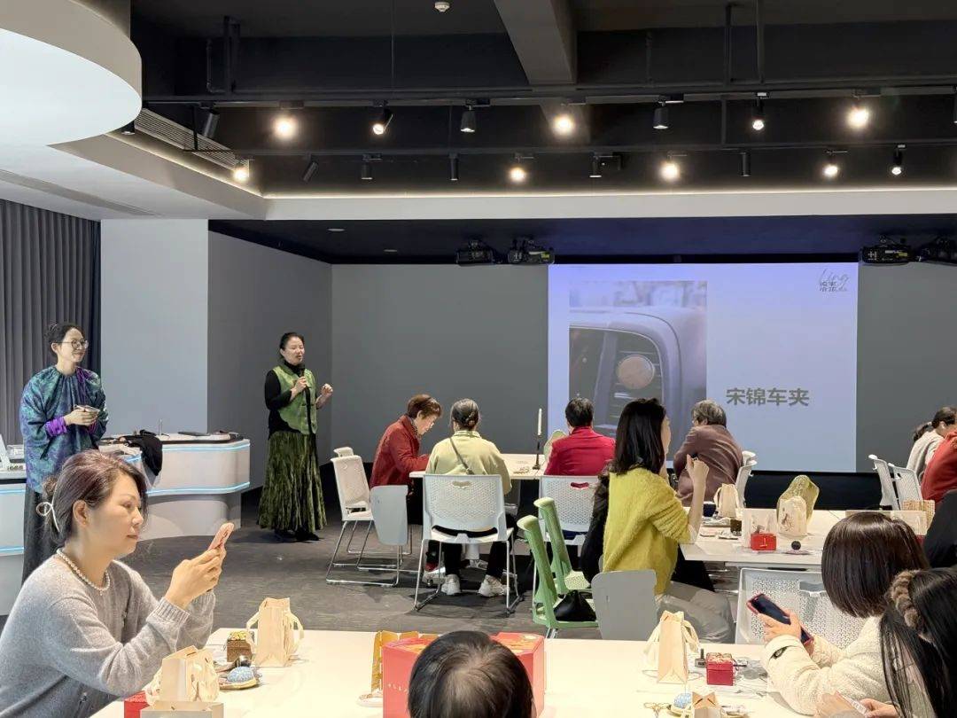 波通商银行举办宋锦车载香薰制作活动pg电子试玩平台邂逅传统非遗丨宁(图4)